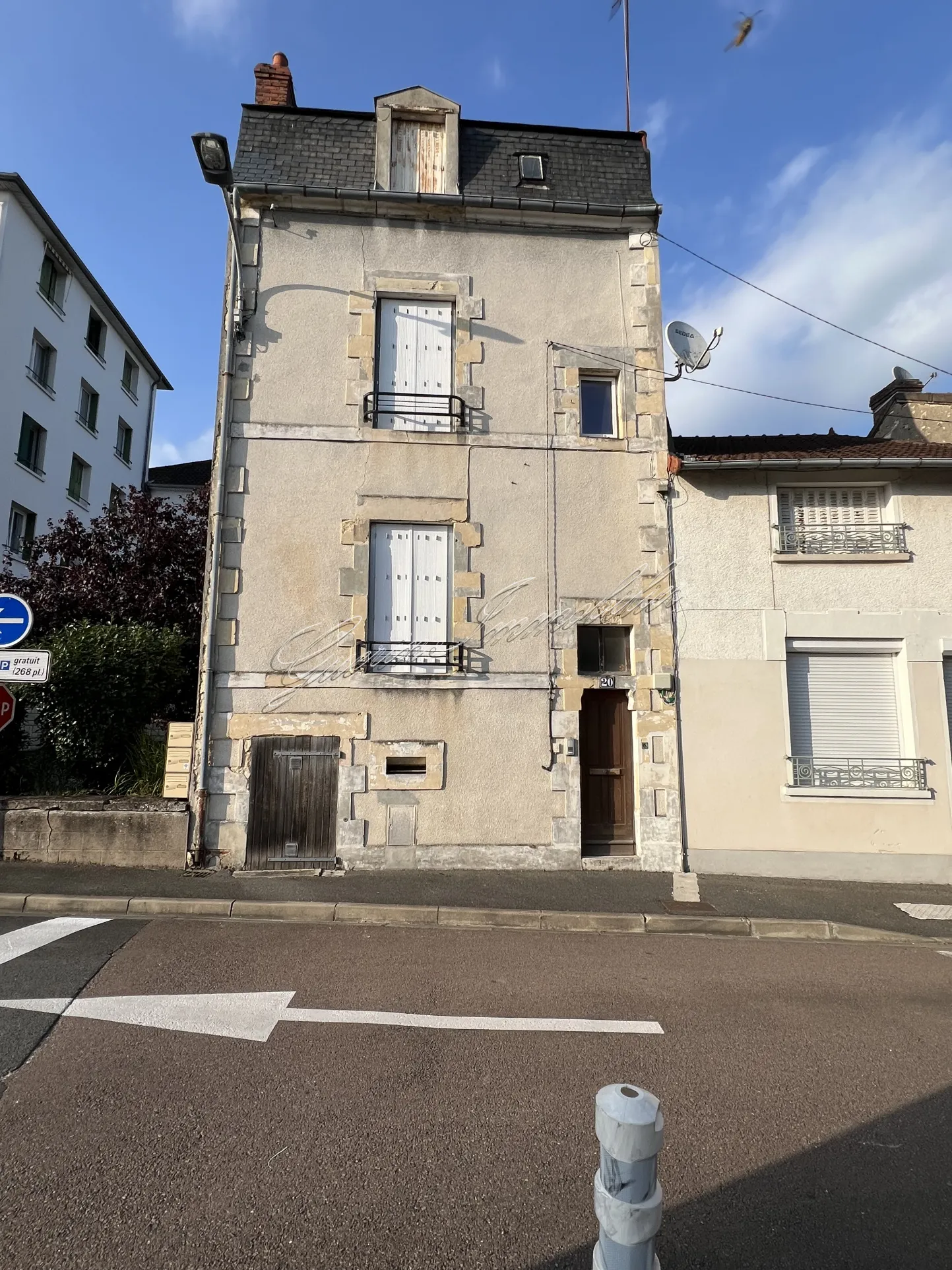 Investment Opportunity in Nevers - Charming 3-Studio Building 