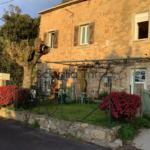 Maison de village en pierre à Marato avec vue dégagée