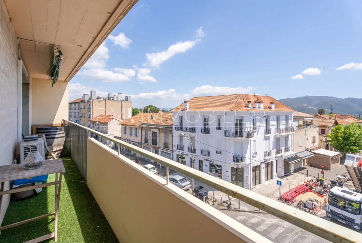 Appartement Lumineux 2 Chambres avec Terrasse à Beaumont, Marseille 