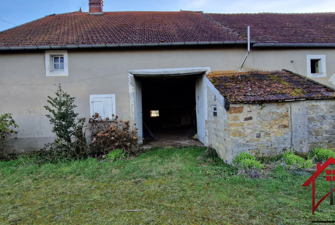 Ancienne ferme à rénover à Ouge - 70 m2 - 15 000 euros 