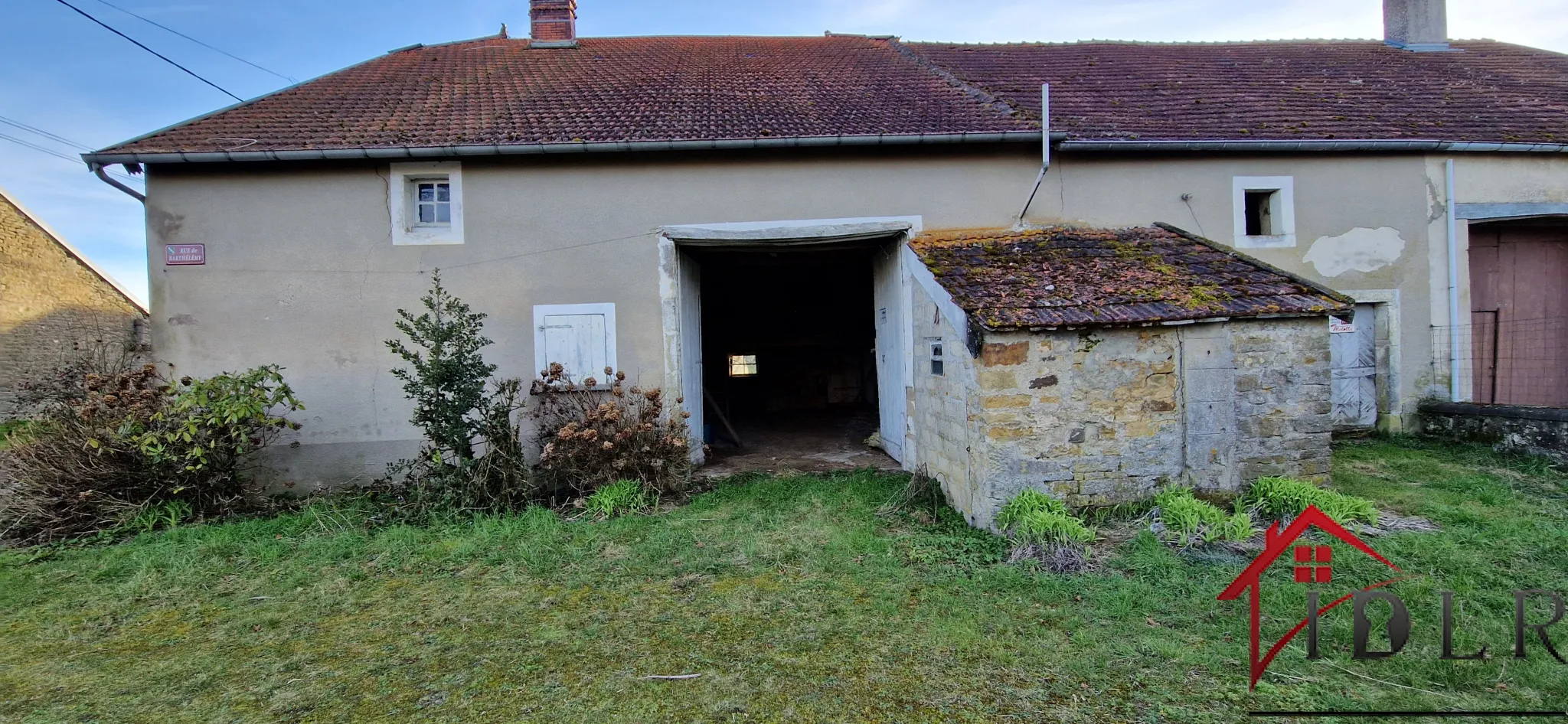 Ancienne ferme à rénover à Ouge - 70 m2 - 15 000 euros 