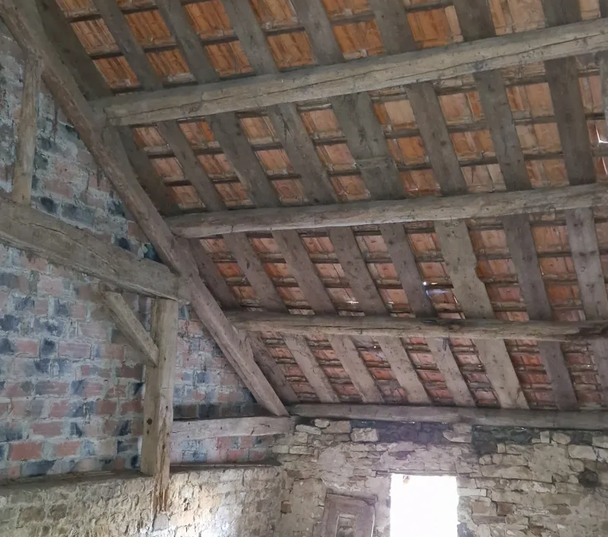 Ancienne ferme à rénover à Ouge - 70 m2 - 15 000 euros 