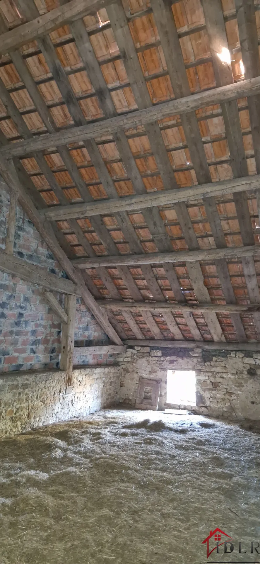 Ancienne ferme à rénover à Ouge - 70 m2 - 15 000 euros 