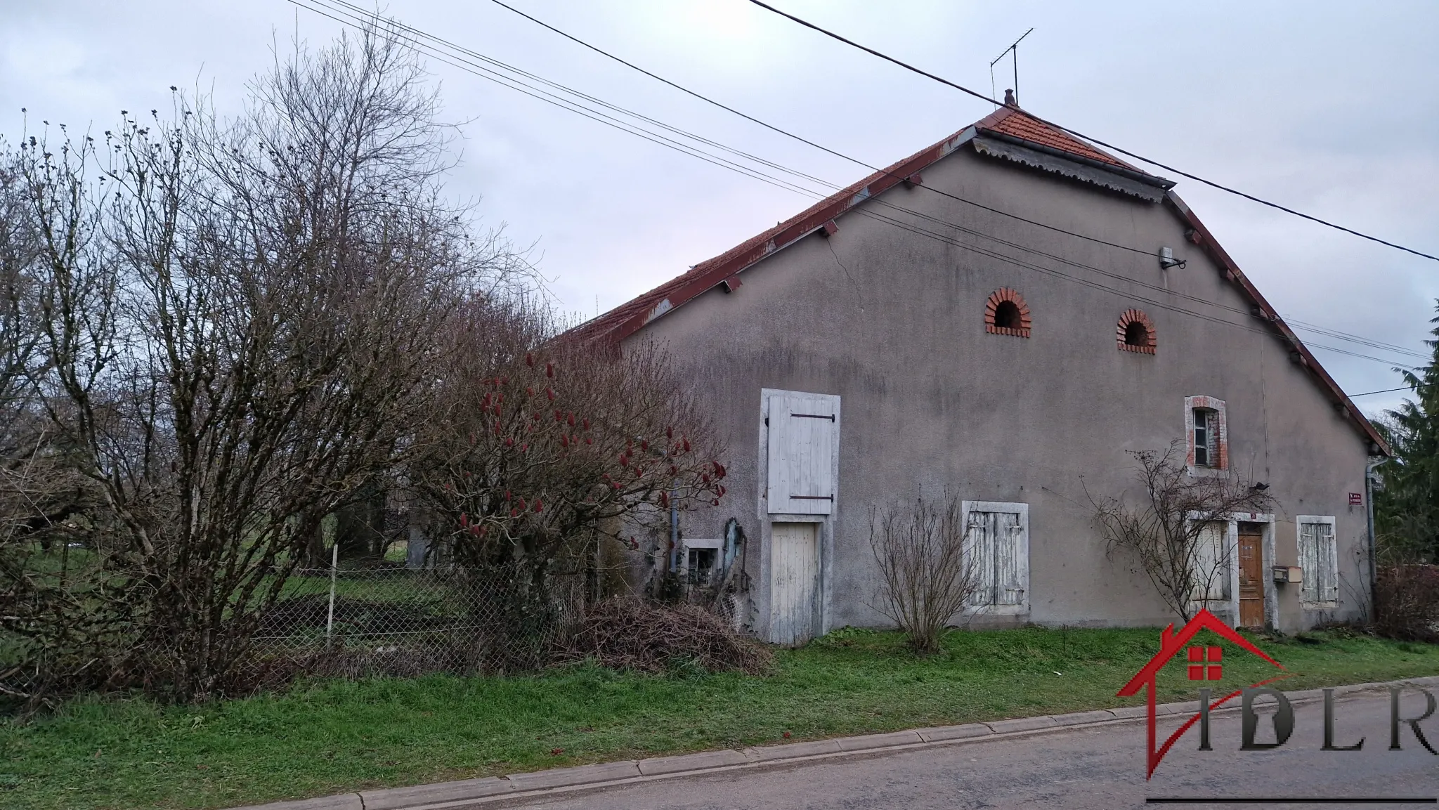 Ancienne ferme à rénover à Ouge - 70 m2 - 15 000 euros 