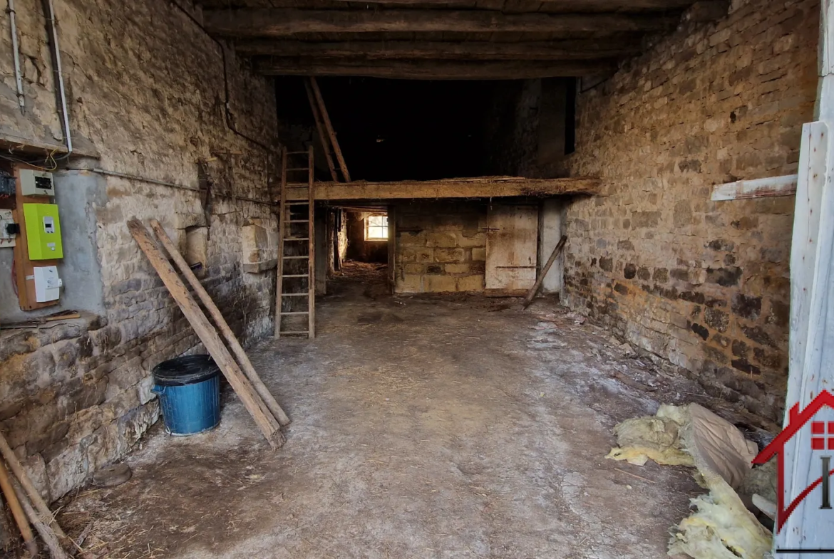 Ancienne ferme à rénover à Ouge - 70 m2 - 15 000 euros 