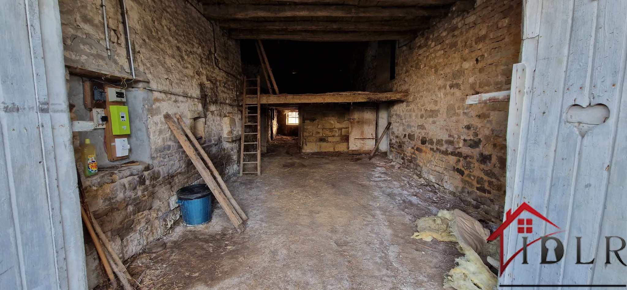 Ancienne ferme à rénover à Ouge - 70 m2 - 15 000 euros 