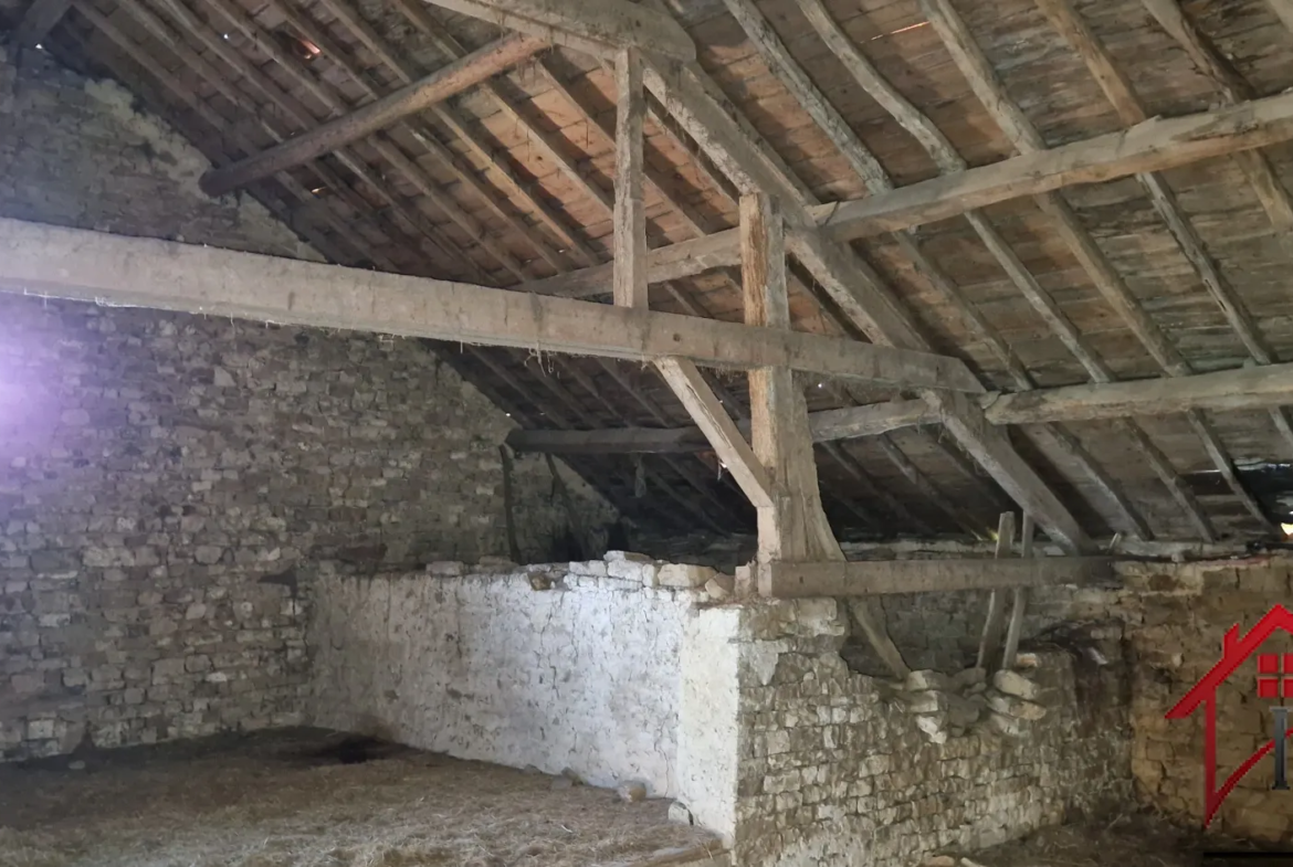 Ancienne ferme à rénover à Ouge - 70 m2 - 15 000 euros 