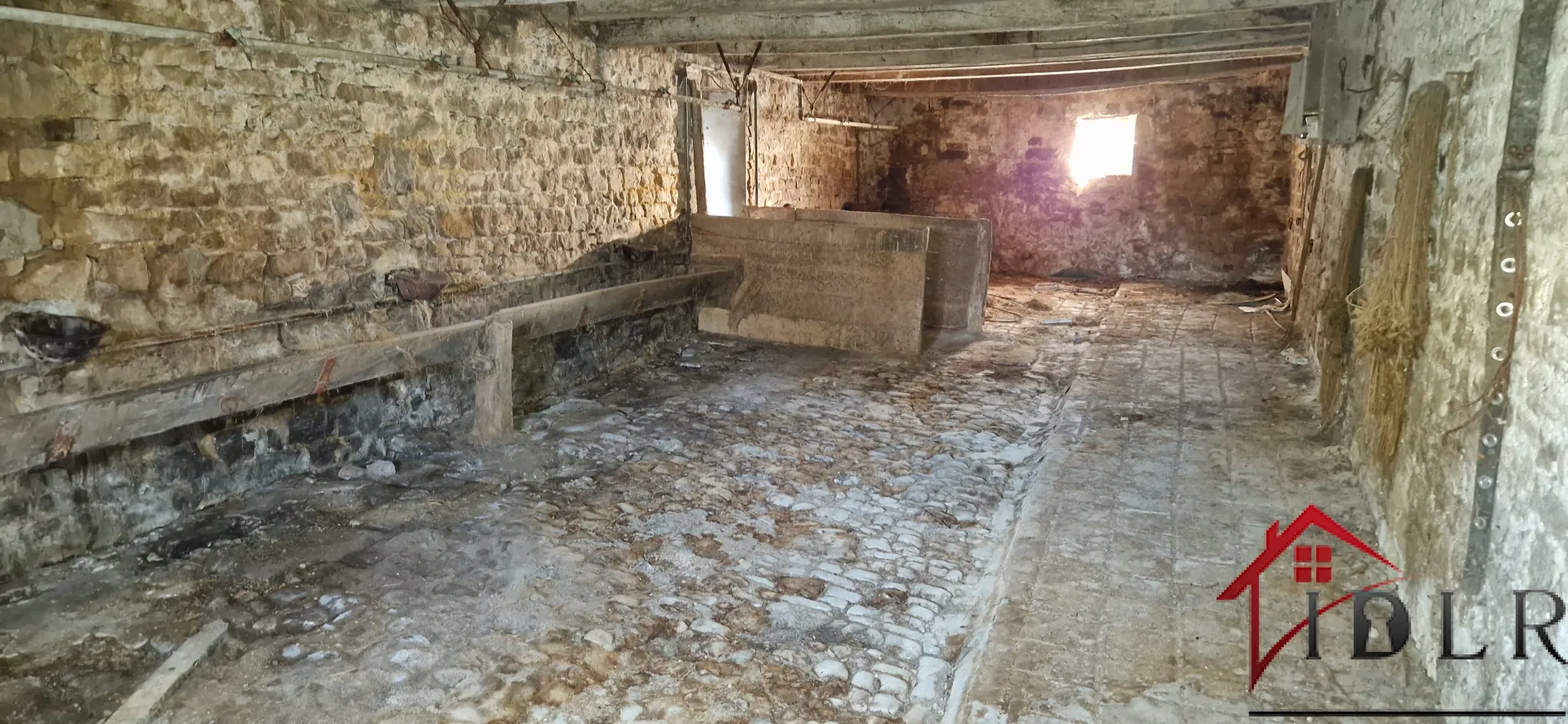 Ancienne ferme à rénover à Ouge - 70 m2 - 15 000 euros 