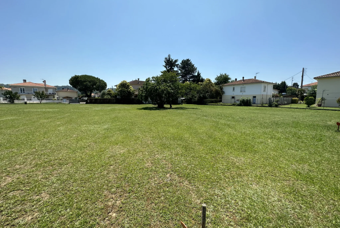 Terrain à bâtir de 1667m2 à Villeneuve sur lot 