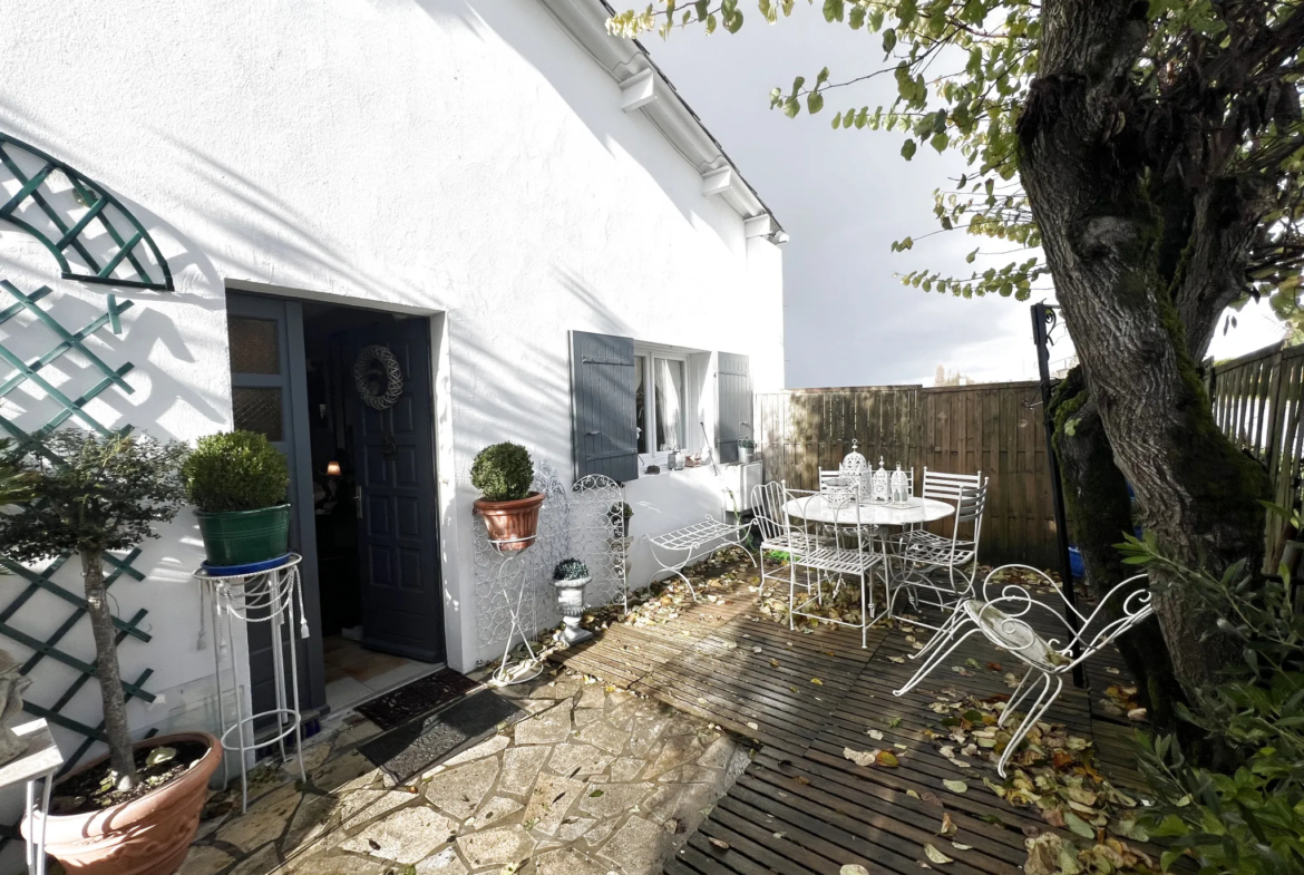 Ensemble de trois logements avec garages proche de Meschers 