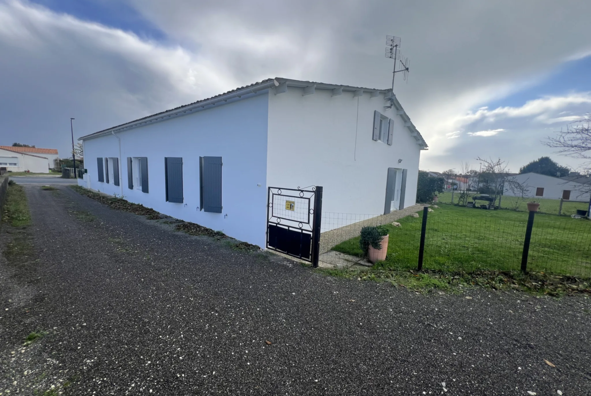 Ensemble de trois logements avec garages proche de Meschers 