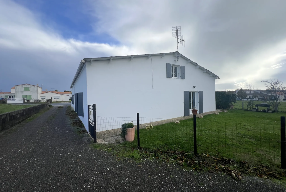 Ensemble de trois logements avec garages proche de Meschers 