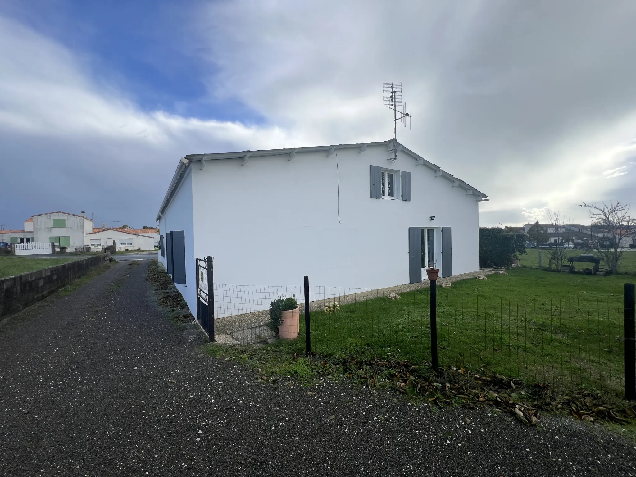 Ensemble de trois logements avec garages proche de Meschers 