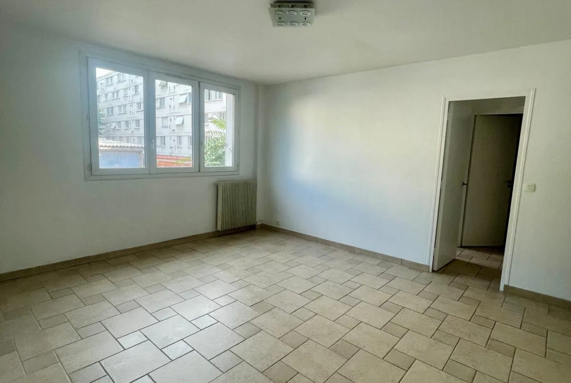 Appartement F2 à Livry Gargan (93190) 