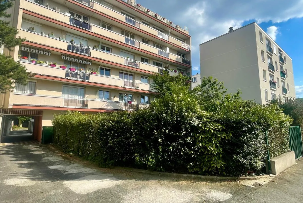 Appartement F2 à Livry Gargan (93190) 