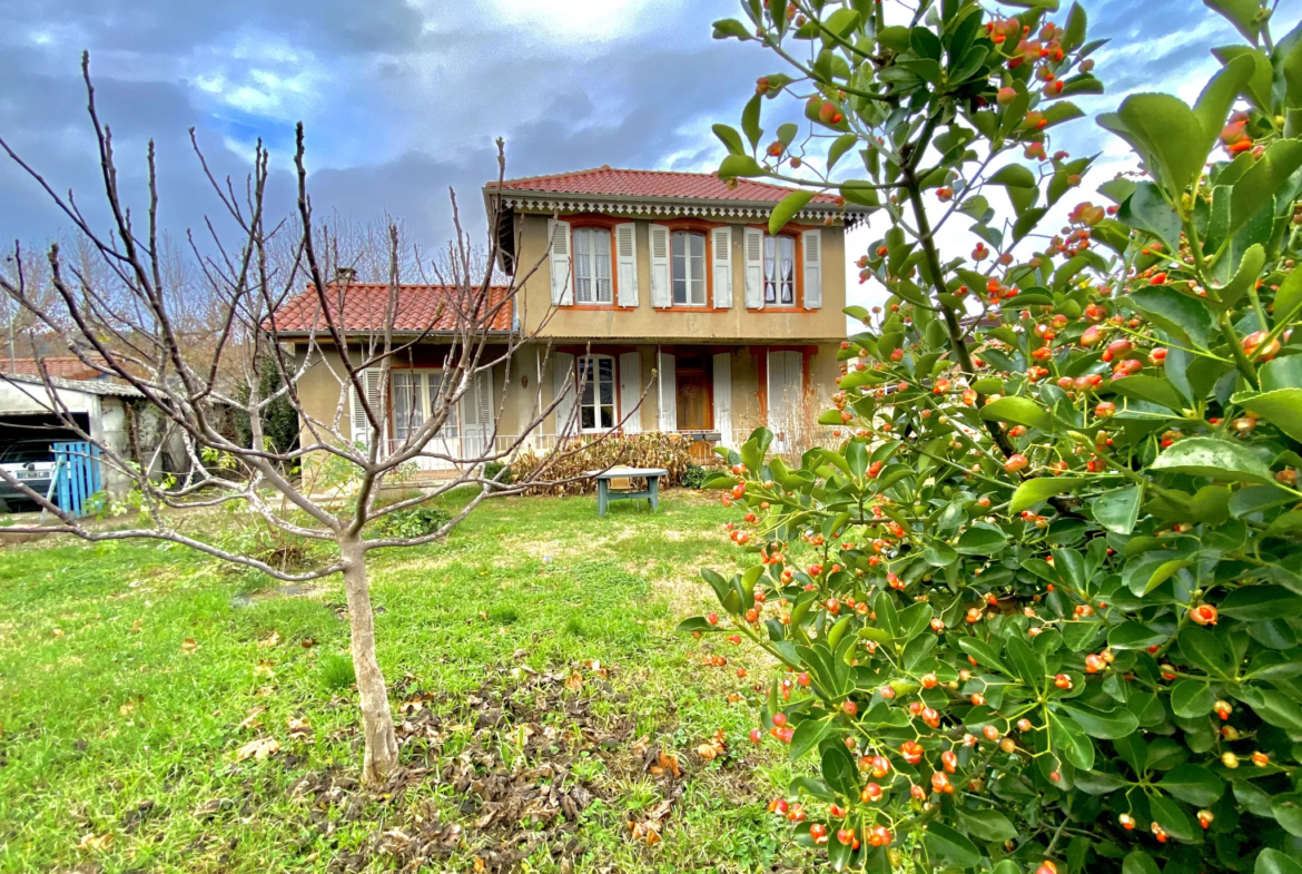 Maison de caractère à rénover à Sarras 