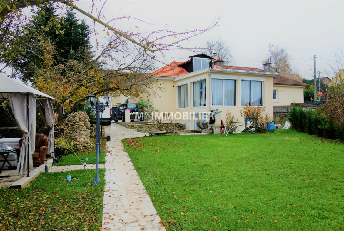 Pavillon entièrement rénové avec jardin et vue dégagée 