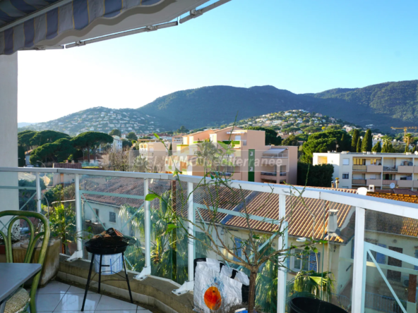 Studio-Cabine avec Terrasse, Cave et Garage à Cavalaire sur mer