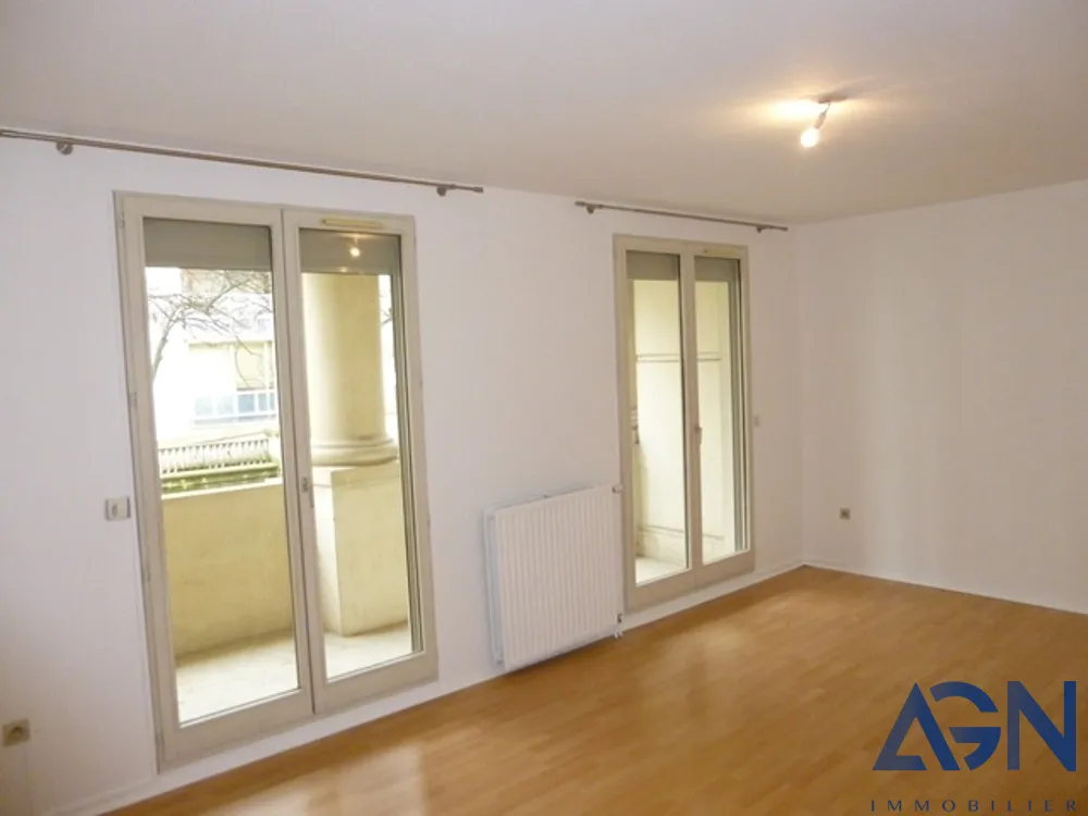 Appartement 2 Pièces 46m2 Avec Terrasse et Parking Quartier Antigone à Montpellier 