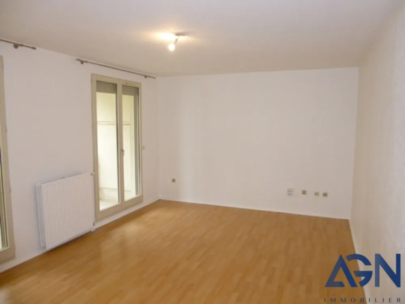 Appartement 2 Pièces 46m2 Avec Terrasse et Parking Quartier Antigone à Montpellier