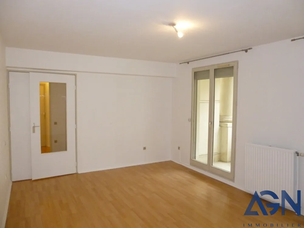 Appartement 2 Pièces 46m2 Avec Terrasse et Parking Quartier Antigone à Montpellier 