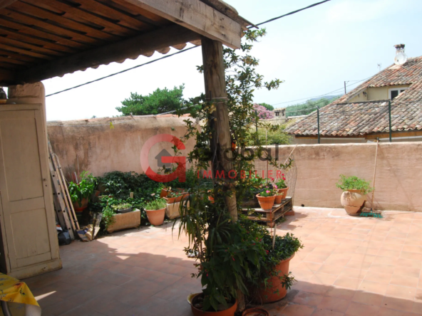 Maison de ville à Mallemort 13370 avec terrasse et potentiel d'aménagement des combles