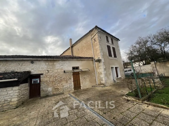 Maison en pierres avec dépendances et vaste jardin à Garat