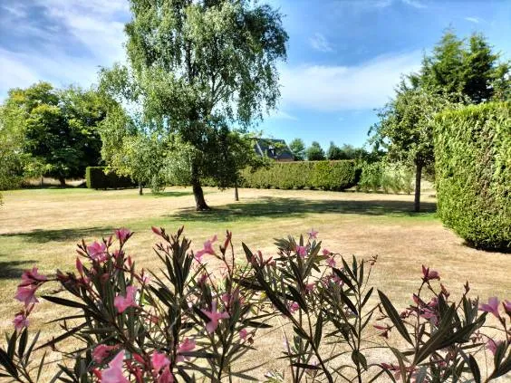 Pavillon dans un écrin de verdure de 6000m2 à St Germain La Campagne 