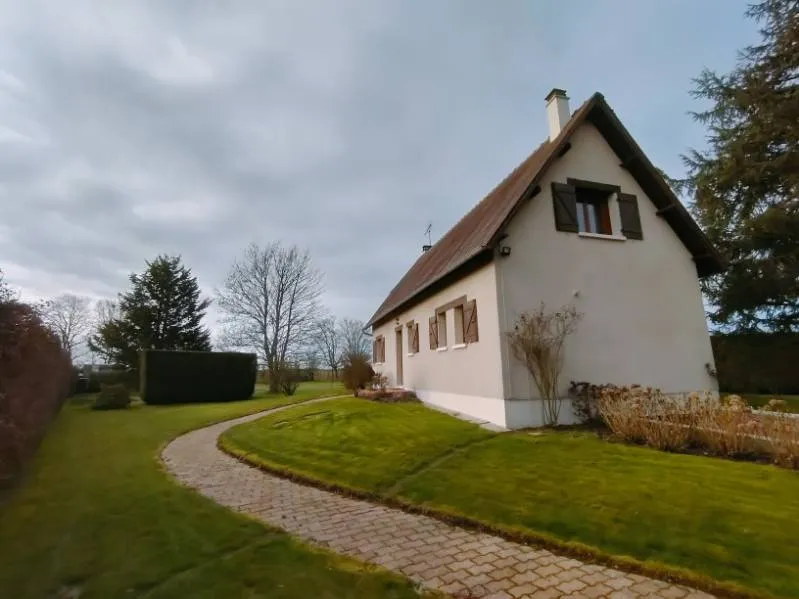 Pavillon dans un écrin de verdure de 6000m2 à St Germain La Campagne 