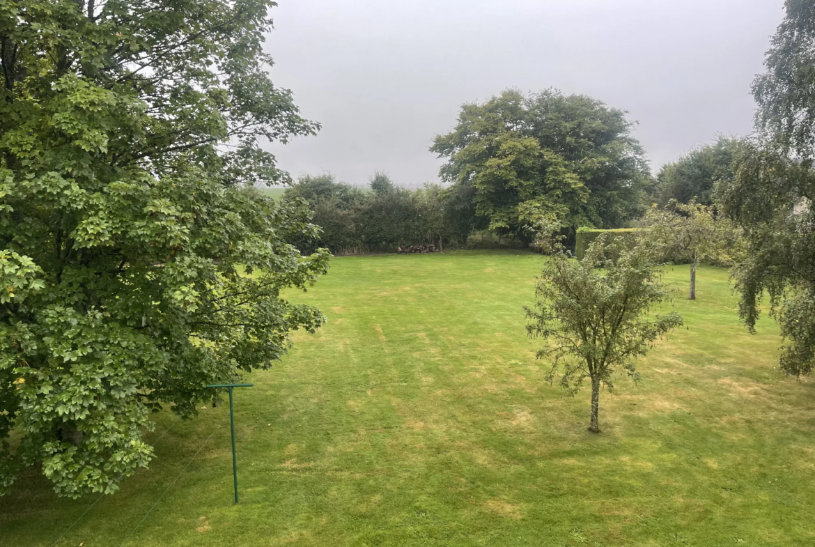 Pavillon dans un écrin de verdure de 6000m2 à St Germain La Campagne 