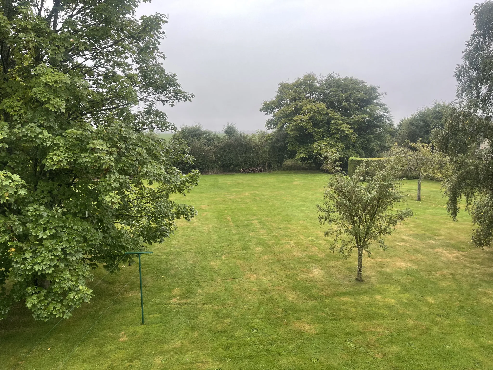 Pavillon dans un écrin de verdure de 6000m2 à St Germain La Campagne 