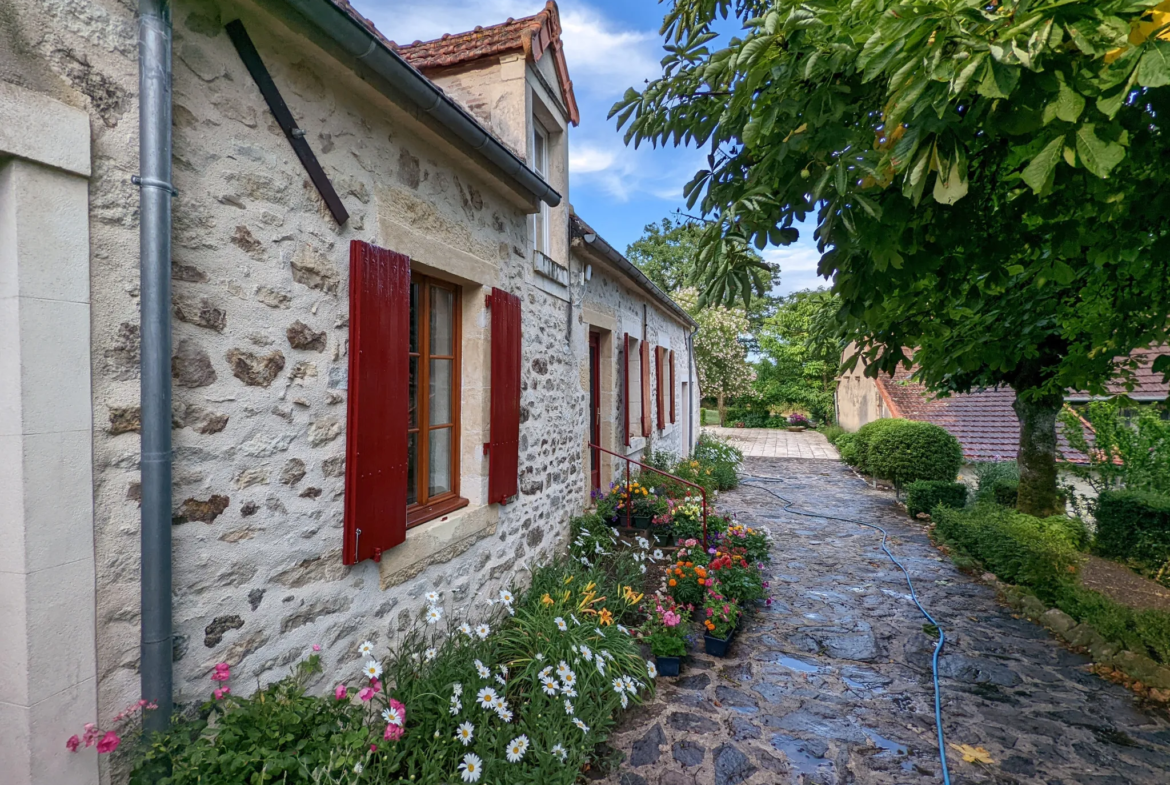 Fermette avec 2 Maisons et Gîte à Vicq exemplet 