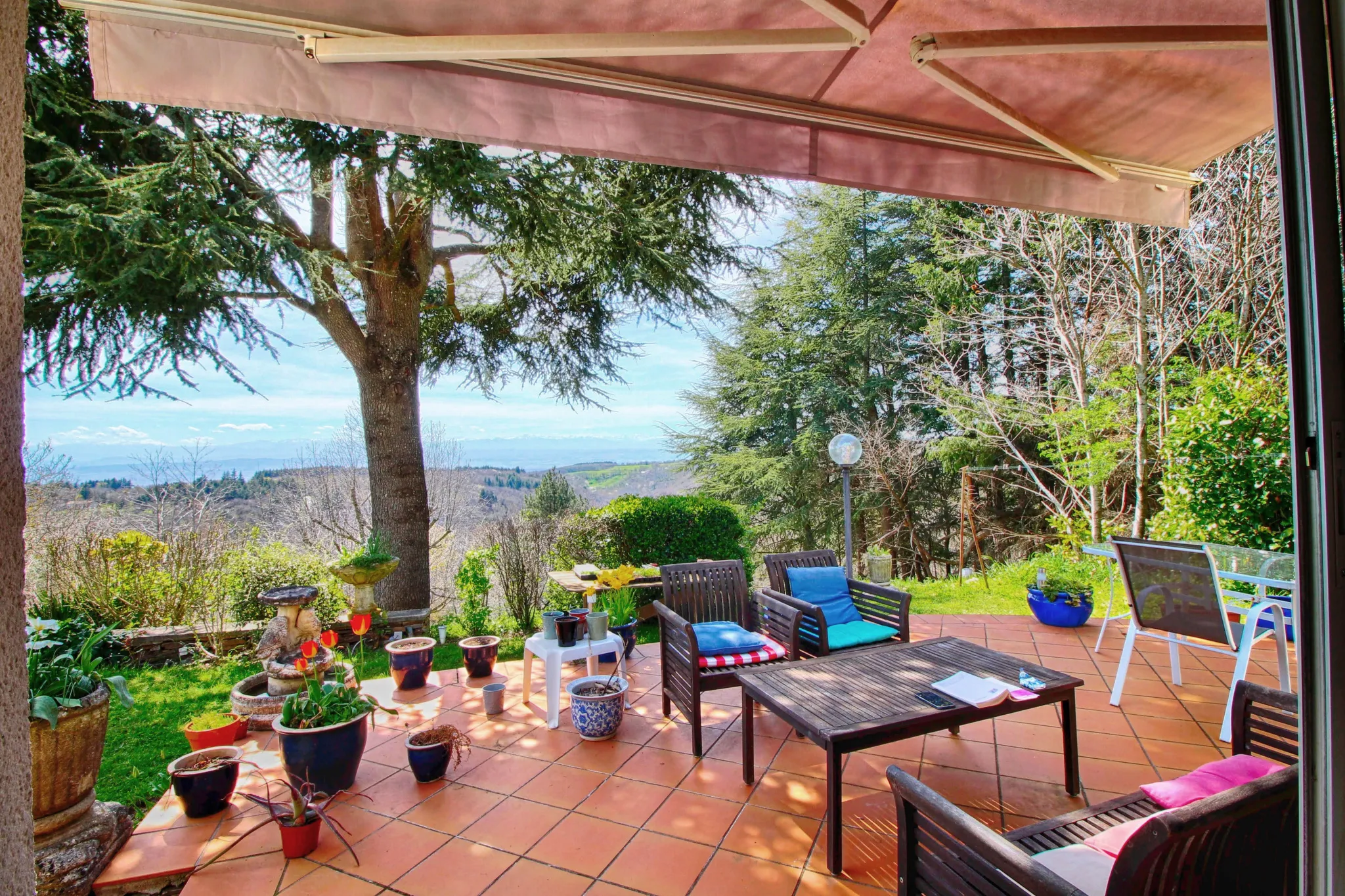 Maison d'artiste spacieuse avec vue panoramique à Cuxac cabardes 