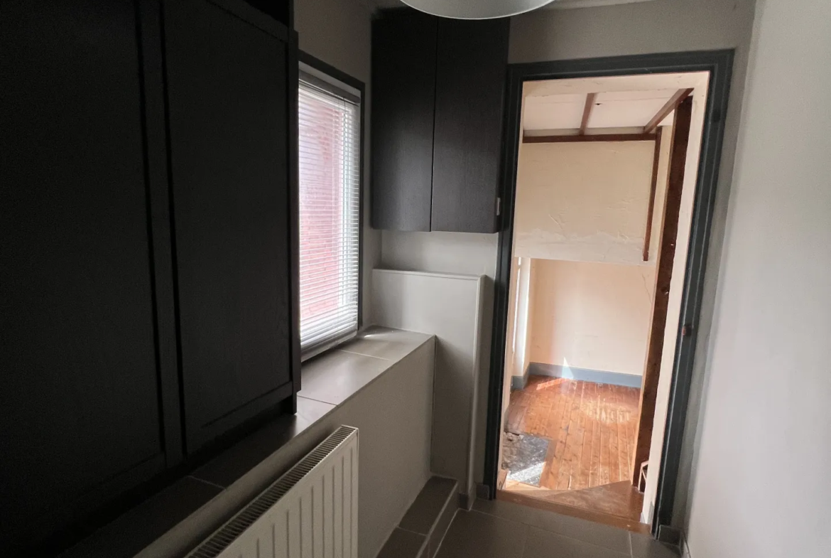 Appartement de 6 pièces avec énorme potentiel à Mezieres sur seine 