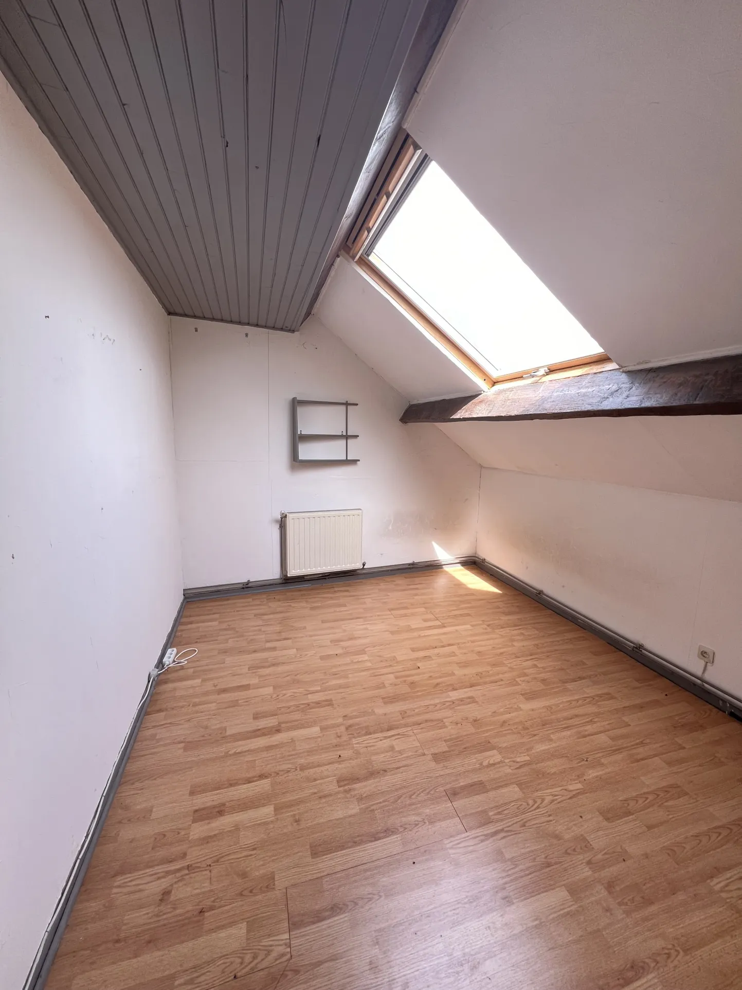 Appartement de 6 pièces avec énorme potentiel à Mezieres sur seine 