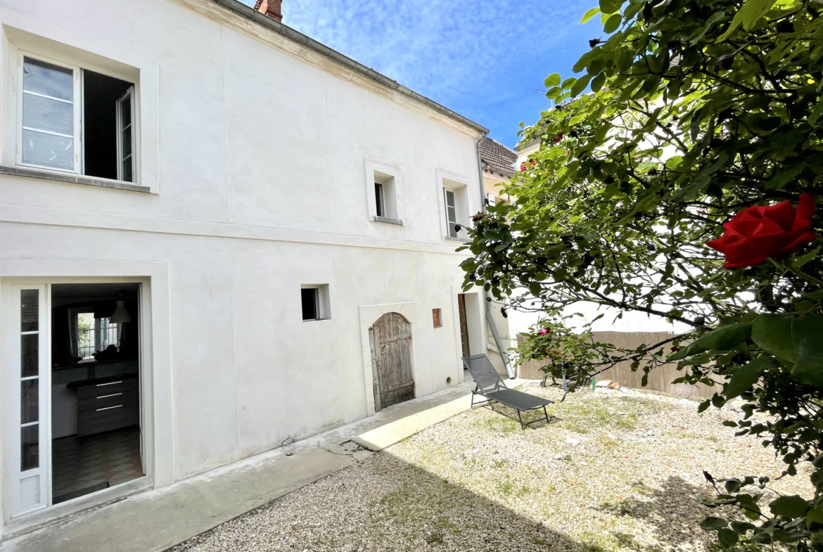 Maison de Ville à Nanteuil-lès-Meaux - Charme et Volumes Généreux 