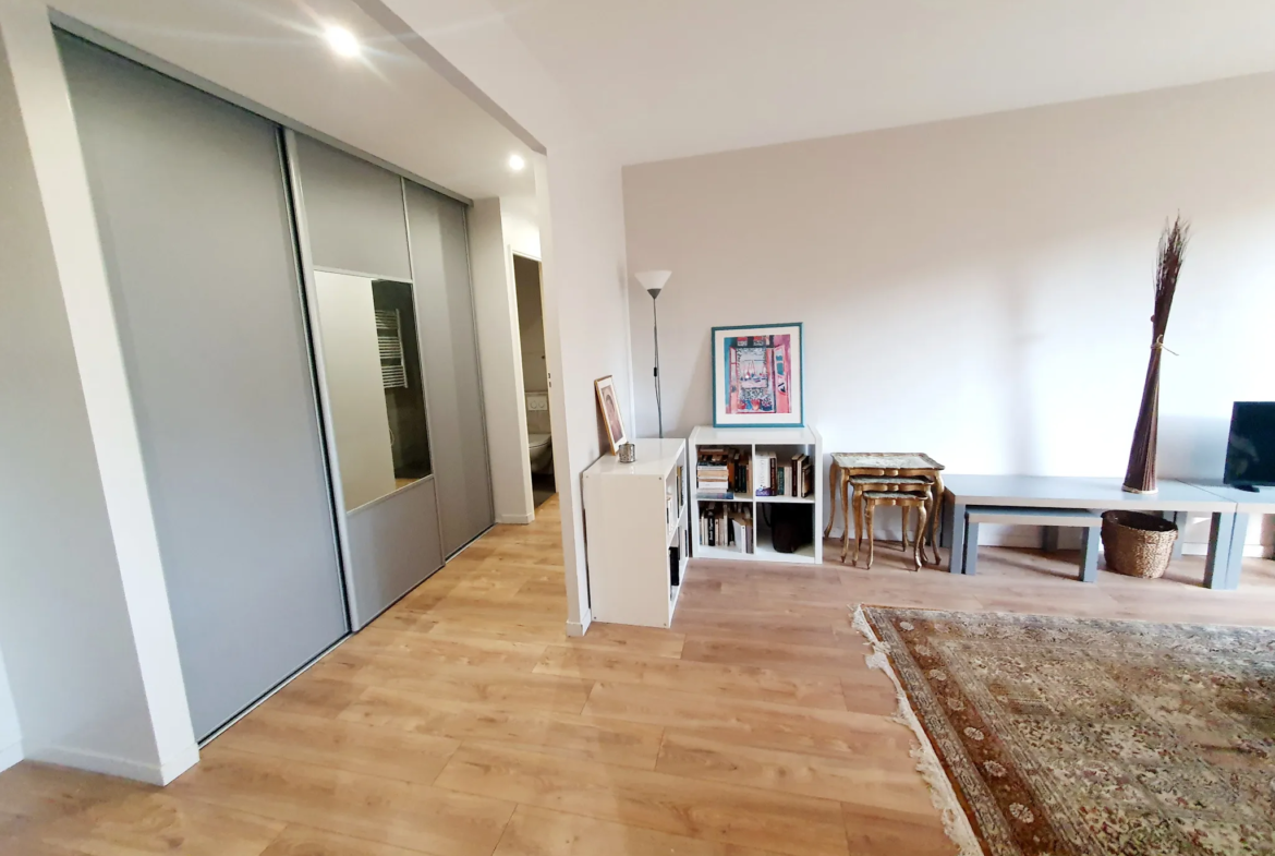 Appartement de 2 pièces de 49m2 refait à neuf avec balcon traversant 