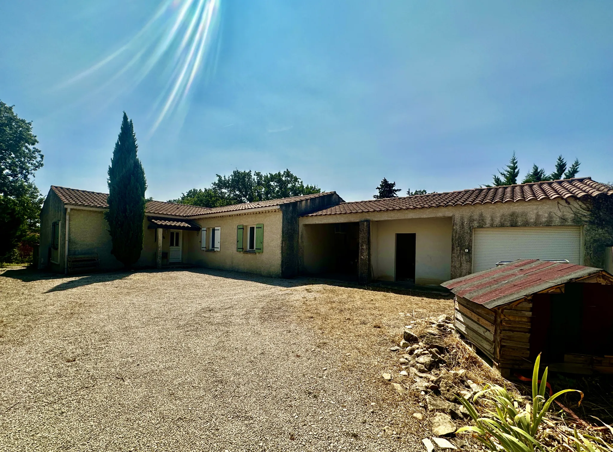 Villa de plain pied avec jardin et garage à Cairanne 