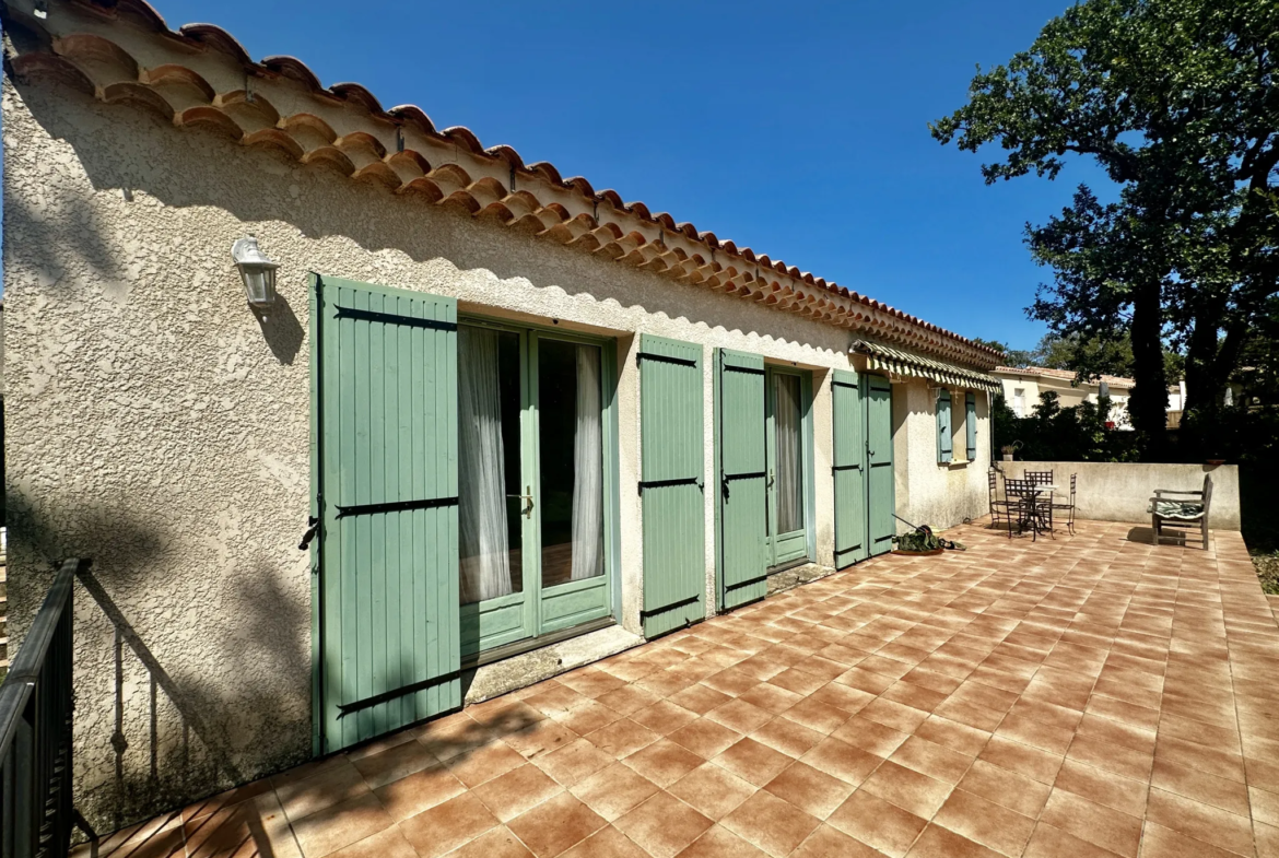 Villa de plain pied avec jardin et garage à Cairanne 