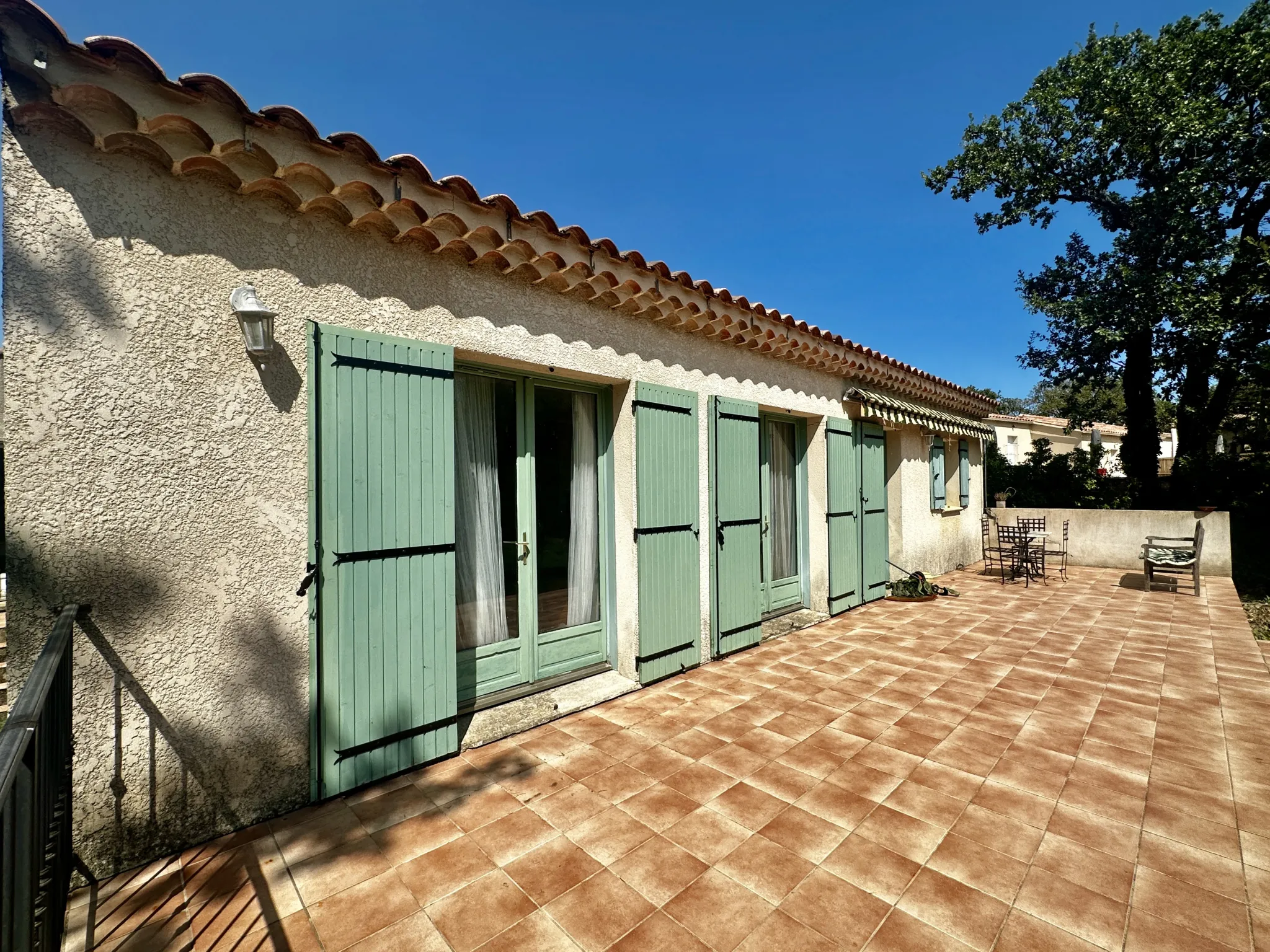 Villa de plain pied avec jardin et garage à Cairanne 