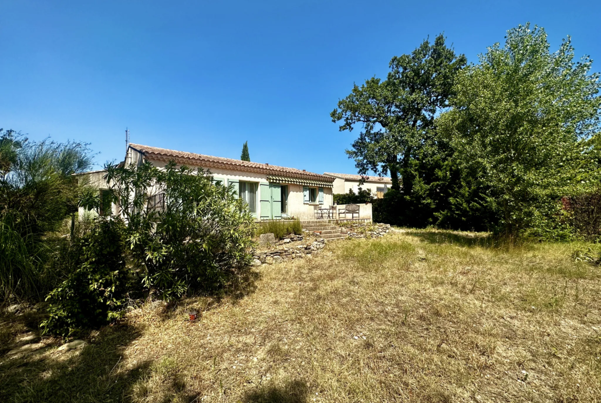 Villa de plain pied avec jardin et garage à Cairanne 