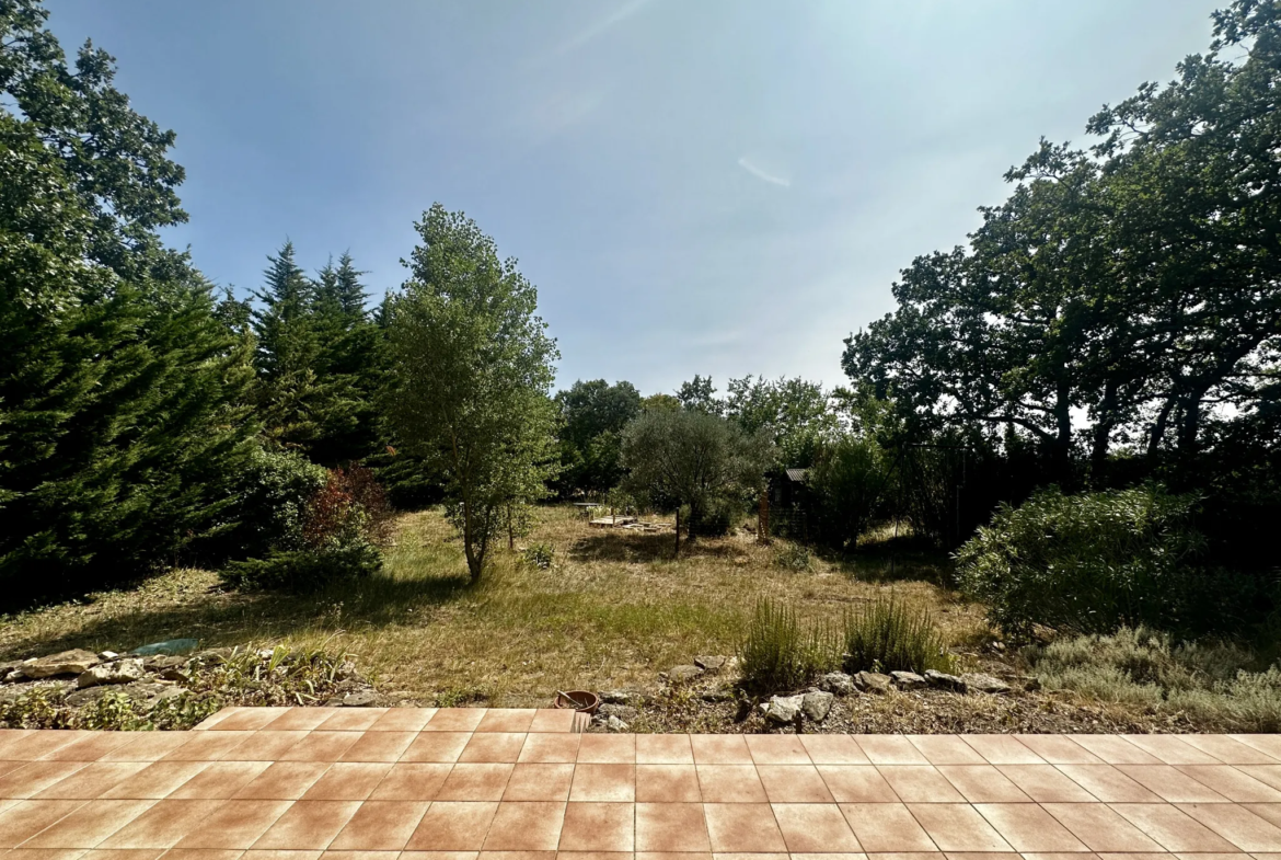 Villa de plain pied avec jardin et garage à Cairanne 