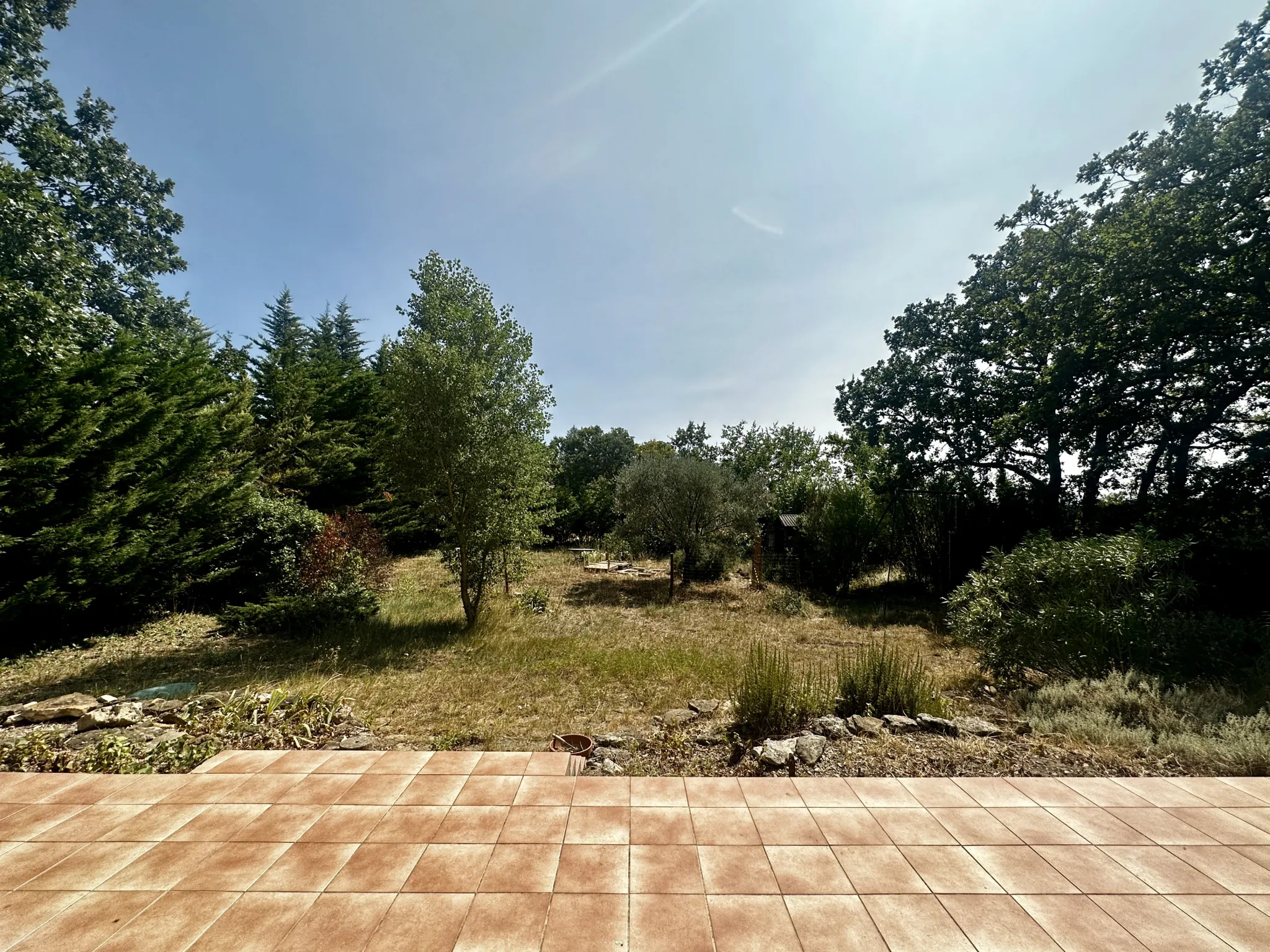 Villa de plain pied avec jardin et garage à Cairanne 