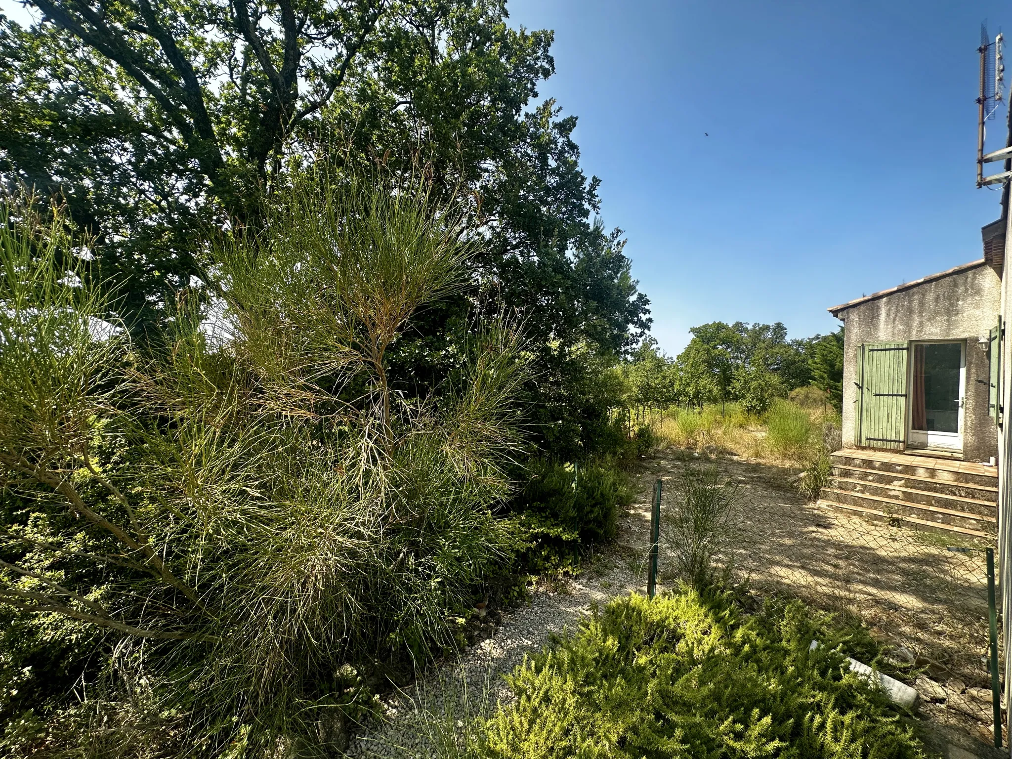 Villa de plain pied avec jardin et garage à Cairanne 