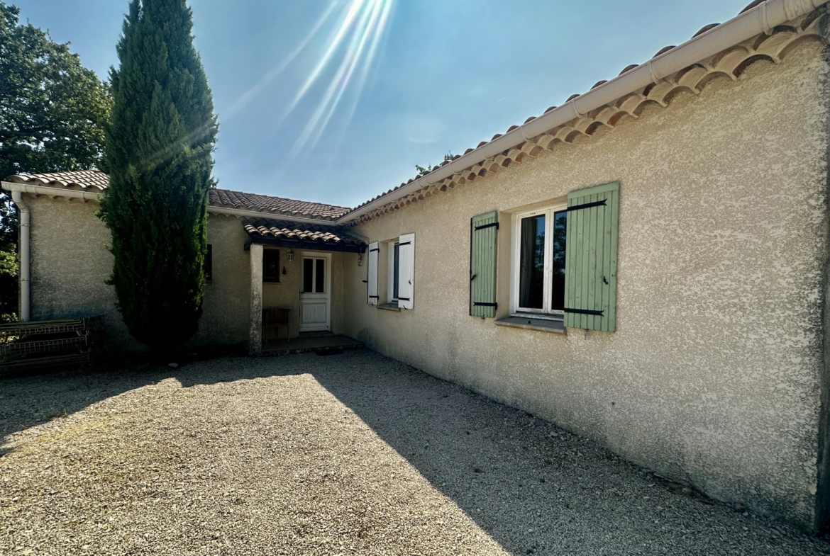 Villa de plain pied avec jardin et garage à Cairanne 