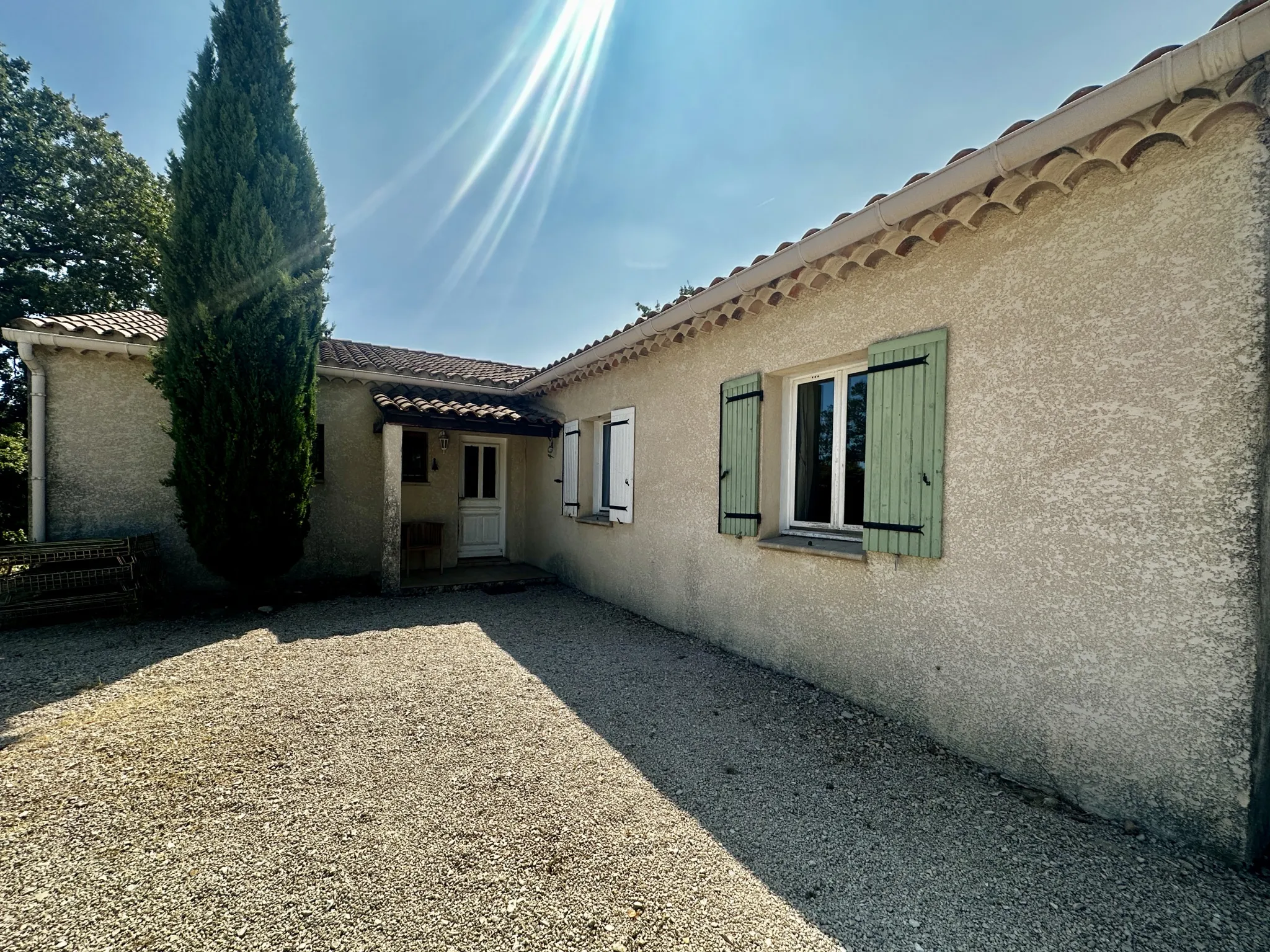 Villa de plain pied avec jardin et garage à Cairanne 