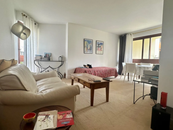 Bel appartement avec piscine et balcon à Le chesnay