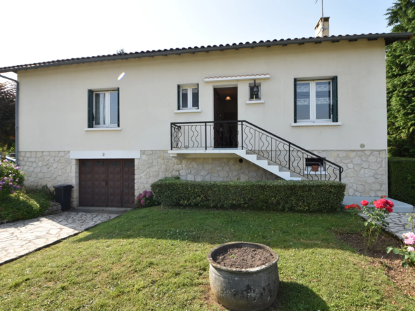 Maison avec sous sol à Montbron