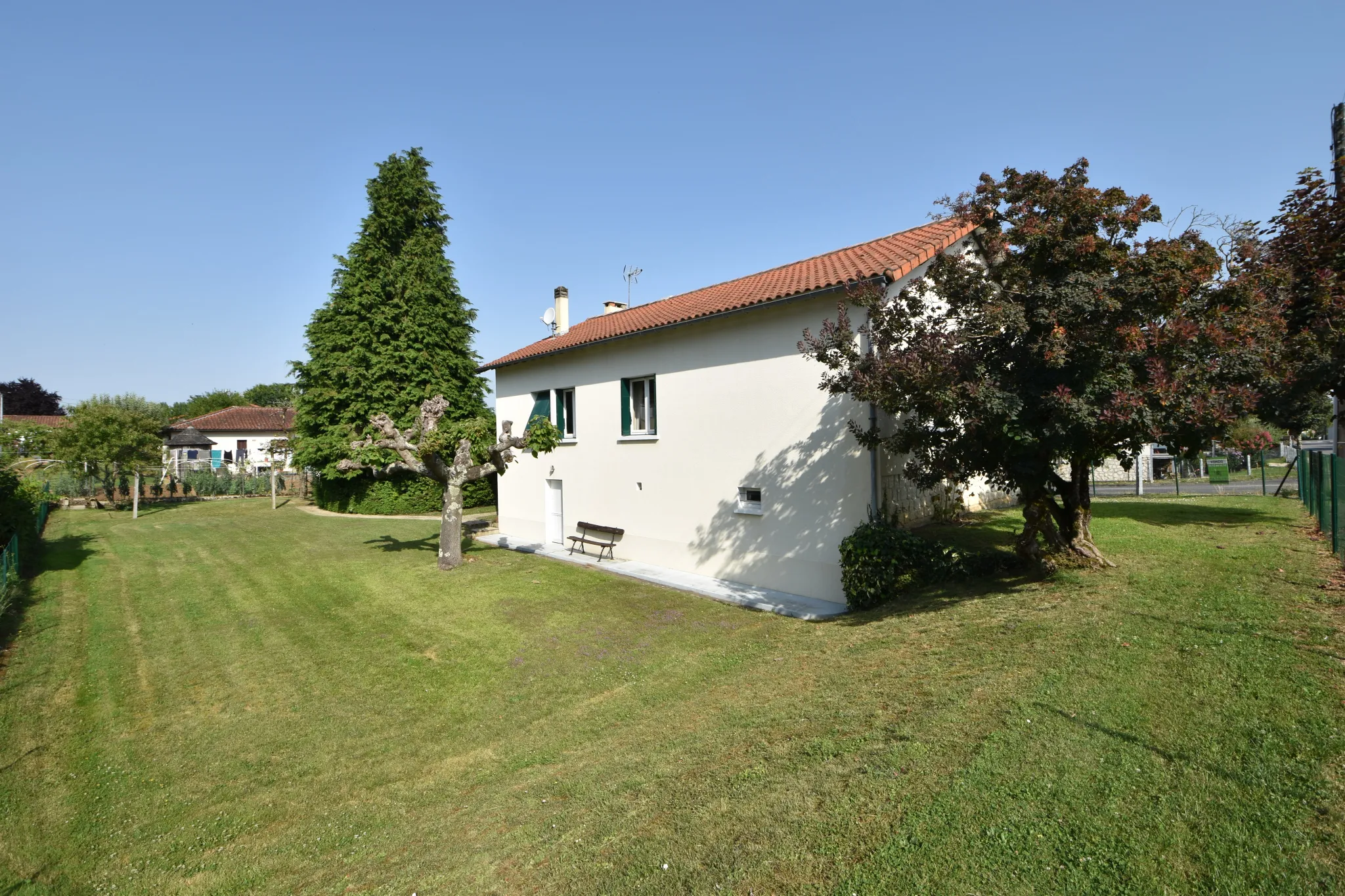 Maison avec sous sol à Montbron 