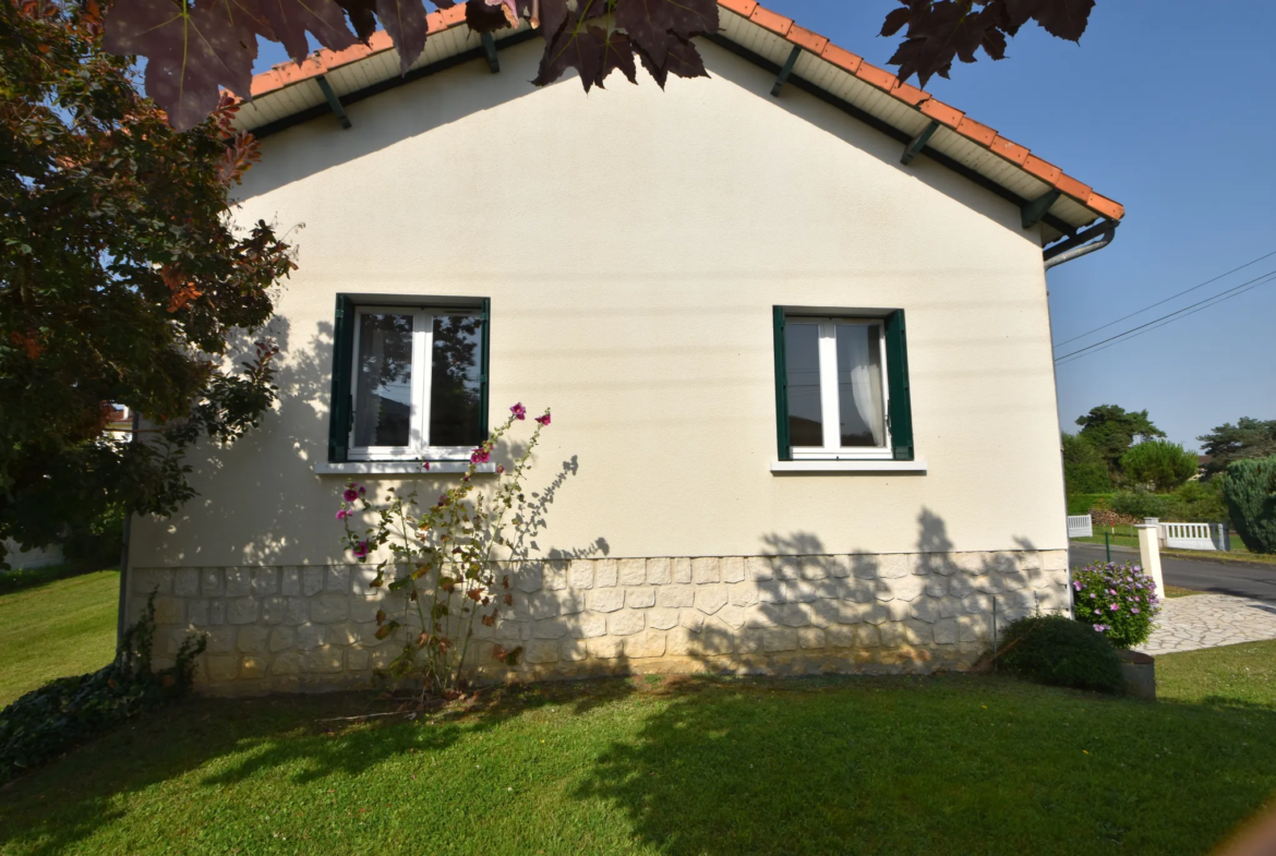 Maison avec sous sol à Montbron 